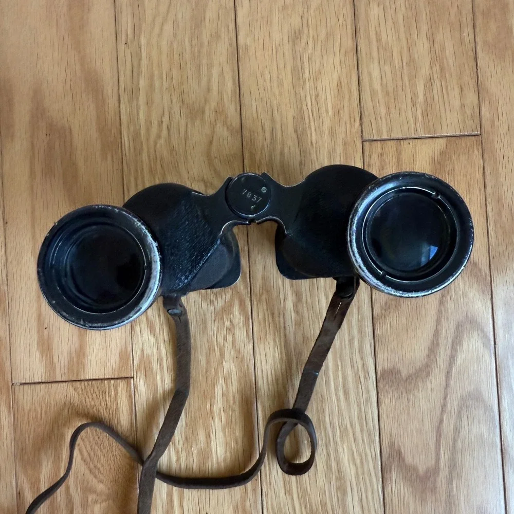 WWII Vintage Universal Camera Corp M17 Binoculars with Leather‎ Carrying Case